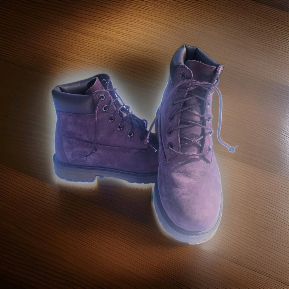 Timberland boots women- Color - Purple -Size 5 worn once - excellent condition